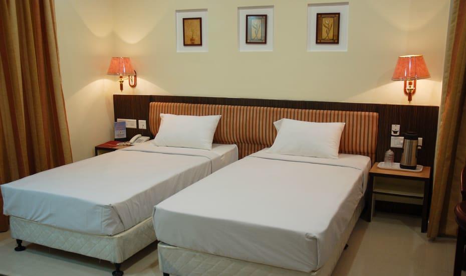Hotel Sitara Royal Haidarábád Kültér fotó